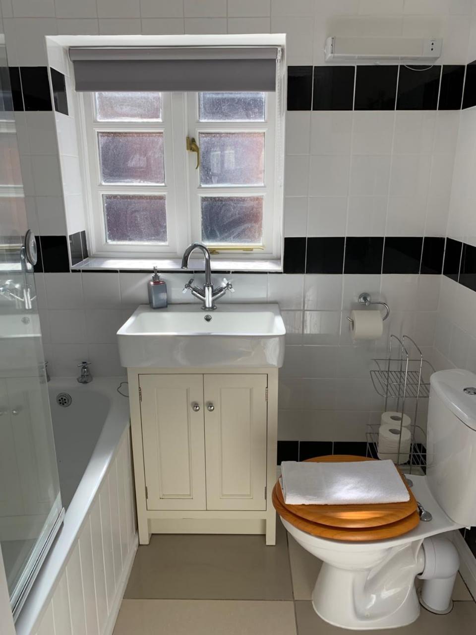 Ashbrook Lewis - Two Bedroom, Two Bathroom Cottage Nr Harwell Oxford Didcot Exterior photo